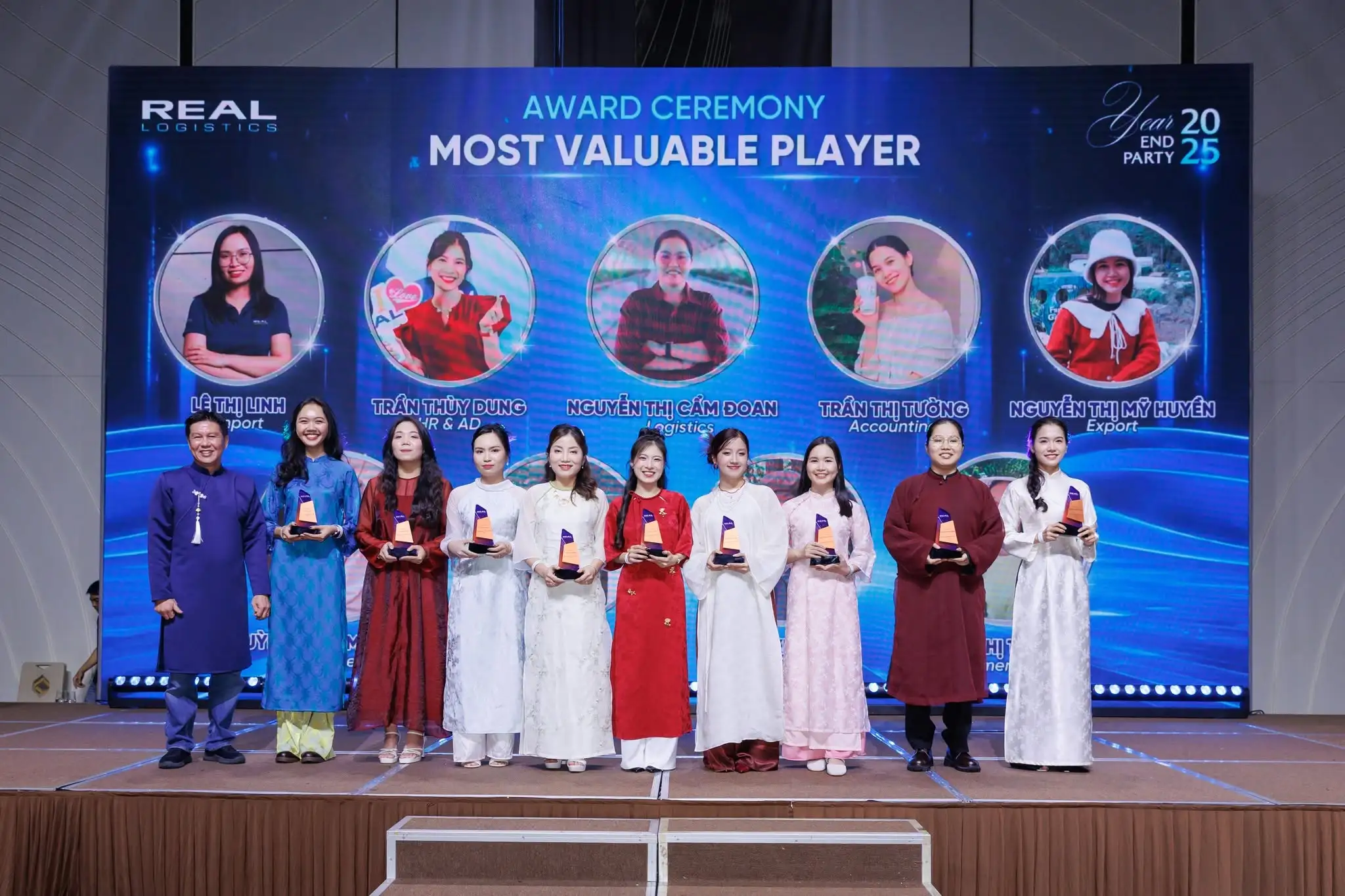 year-end-party-2025-sum-vay-yeu-thuong-10.webp